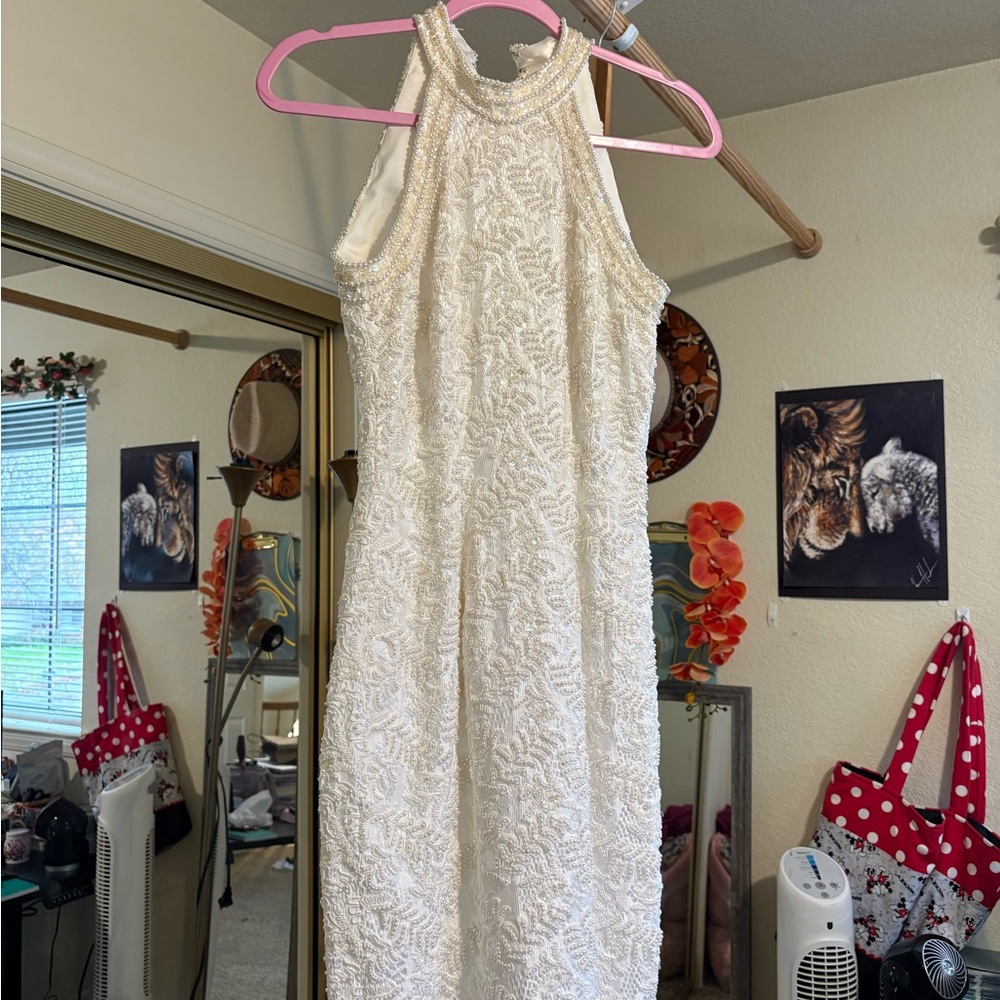 Elegant White Sleeveless Dress